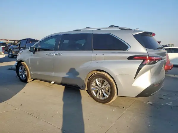 5TDZRKEC4MS018130 2021 TOYOTA SIENNA - Image 2