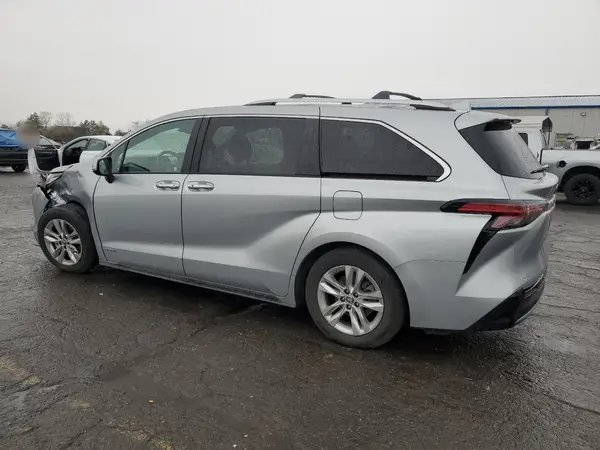 5TDZRKEC5MS003670 2021 TOYOTA SIENNA - Image 2