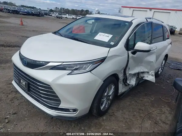 5TDZRKEC5MS017567 2021 TOYOTA SIENNA - Image 2