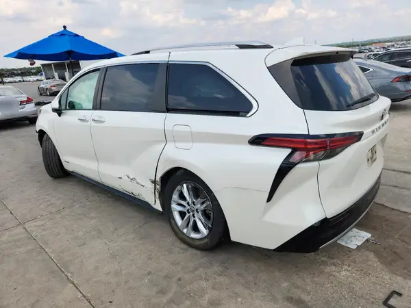 5TDZRKEC5MS018928 2021 TOYOTA SIENNA - Image 2