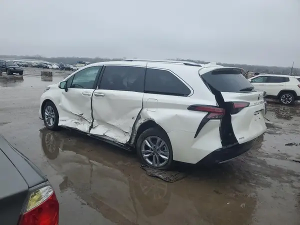 5TDZRKEC5MS024602 2021 TOYOTA SIENNA - Image 2