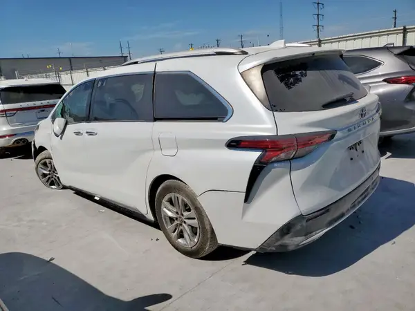 5TDZRKEC5NS105133 2022 TOYOTA SIENNA - Image 2
