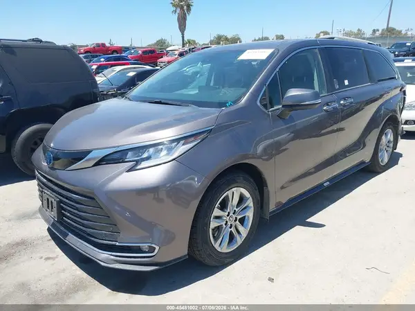 5TDZRKEC5PS168591 2023 TOYOTA SIENNA - Image 2