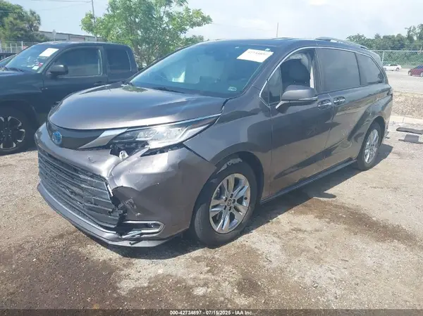 5TDZRKEC6MS041165 2021 TOYOTA SIENNA - Image 2