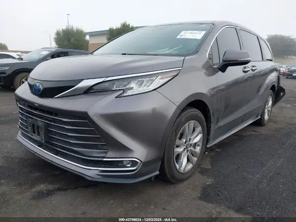 5TDZRKEC6NS096068 2022 TOYOTA SIENNA - Image 2