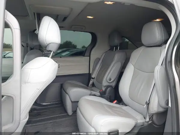 5TDZRKEC6NS096068 2022 TOYOTA SIENNA - Image 8