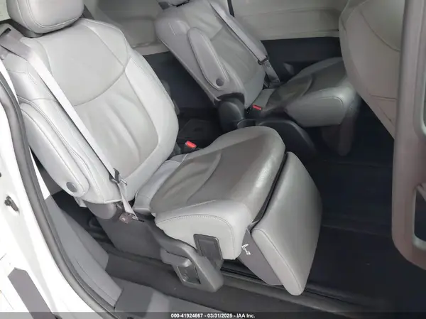 5TDZRKEC6RS187489 2024 TOYOTA SIENNA - Image 8