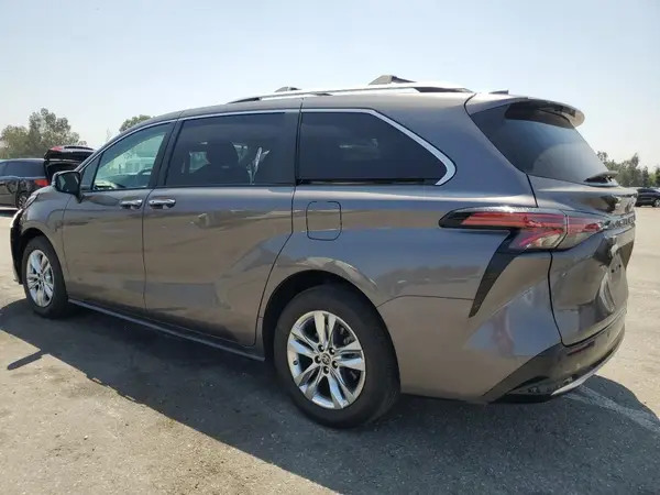 5TDZRKEC6RS189999 2024 TOYOTA SIENNA - Image 2
