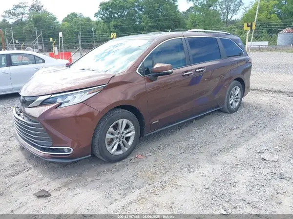 5TDZRKEC7MS001242 2021 TOYOTA SIENNA - Image 2