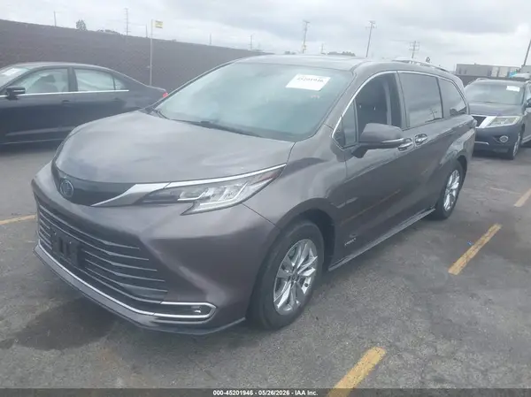 5TDZRKEC7MS029557 2021 TOYOTA SIENNA - Image 2