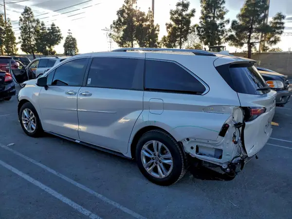 5TDZRKEC7PS170987 2023 TOYOTA SIENNA - Image 2