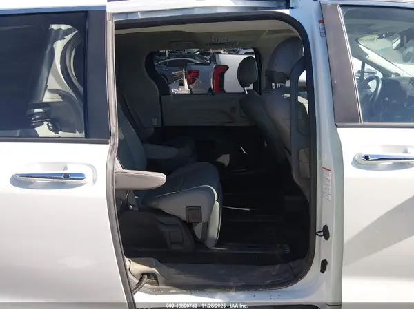 5TDZRKEC7RS185864 2024 TOYOTA SIENNA - Image 8