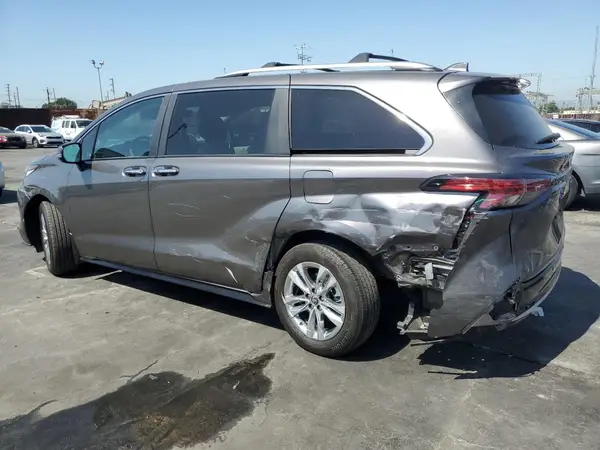 5TDZRKEC7RS208401 2024 TOYOTA SIENNA - Image 2