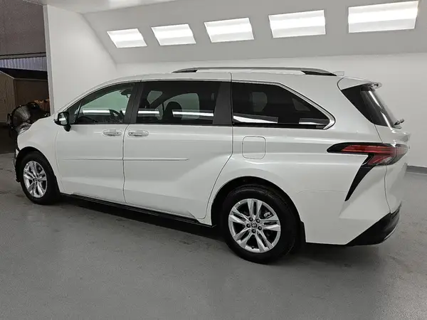 5TDZRKEC7RS217633 2024 TOYOTA SIENNA - Image 2