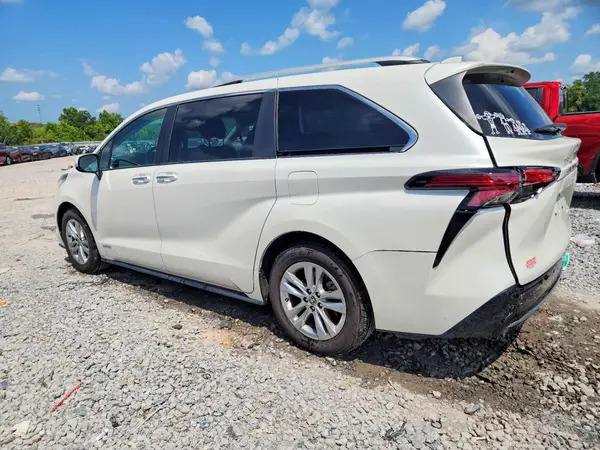 5TDZRKEC8MS019927 2021 TOYOTA SIENNA - Image 2