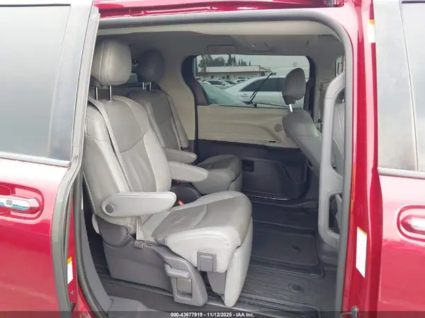5TDZRKEC8MS030197 2021 TOYOTA SIENNA - Image 8
