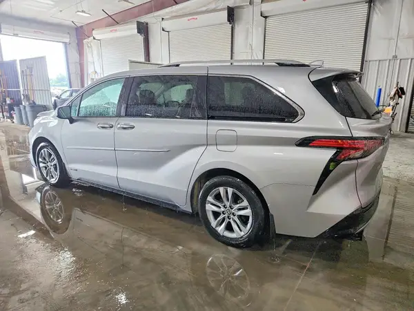 5TDZRKEC8MS048733 2021 TOYOTA SIENNA - Image 2
