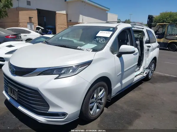 5TDZRKEC8NS105109 2022 TOYOTA SIENNA - Image 2
