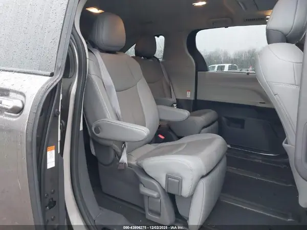 5TDZRKEC9MS039328 2021 TOYOTA SIENNA - Image 8