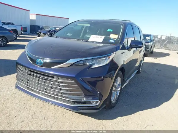 5TDZRKEC9MS068361 2021 TOYOTA SIENNA - Image 2