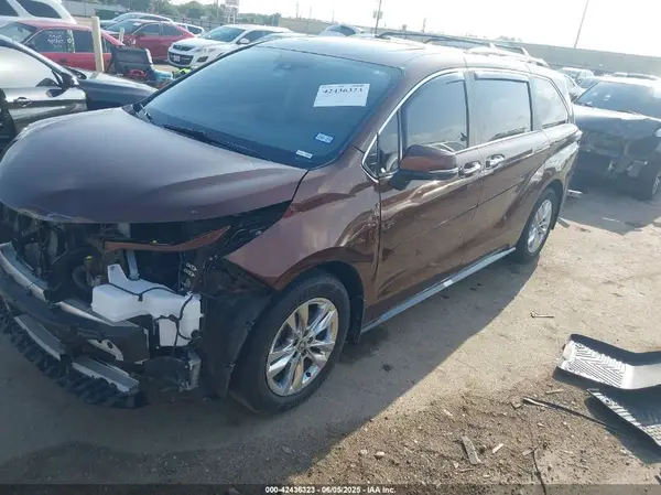 5TDZRKEC9PS167590 2023 TOYOTA SIENNA - Image 2