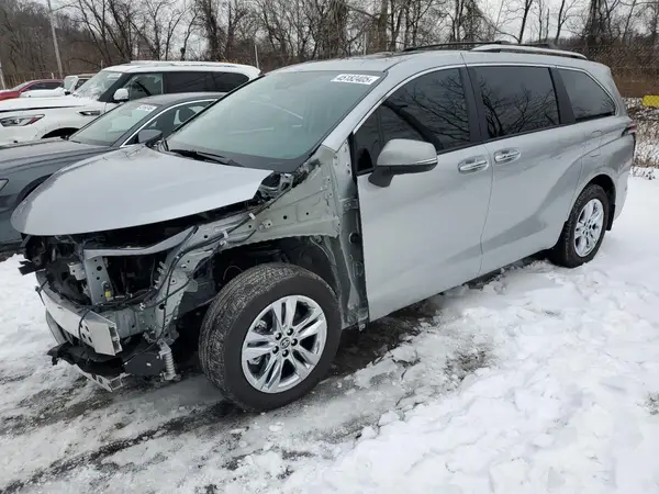 5TDZRKEC9RS215091 2024 TOYOTA SIENNA - Image 1