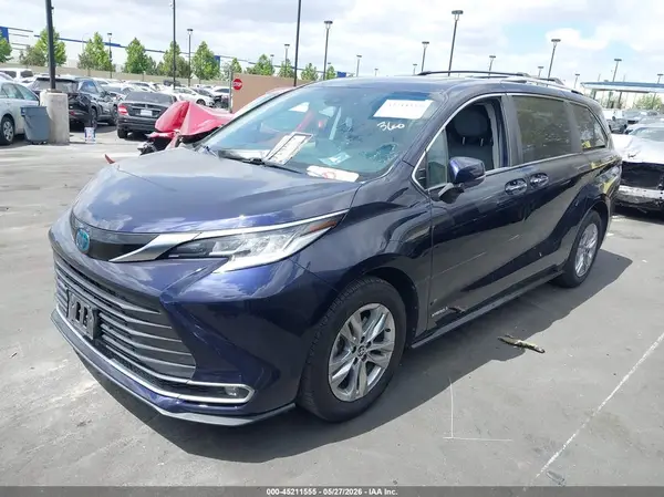 5TDZRKECXMS044120 2021 TOYOTA SIENNA - Image 2