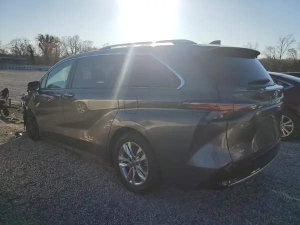 5TDZRKECXPS178436 2023 TOYOTA SIENNA - Image 2