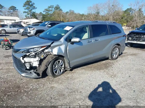 5TDZRKECXSS225506 2025 TOYOTA SIENNA - Image 2
