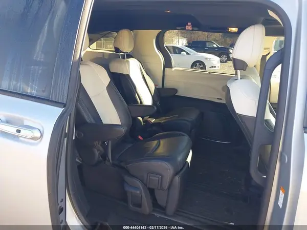 5TDZRKECXSS225506 2025 TOYOTA SIENNA - Image 8