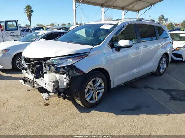 5TDZRKECXSS228504 2025 TOYOTA SIENNA - Image 2