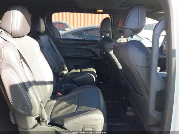 5TDZRKECXSS228504 2025 TOYOTA SIENNA - Image 8