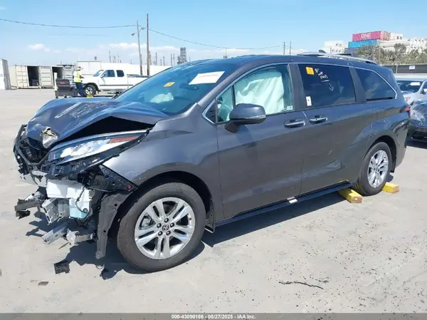 5TDZRKECXSS241091 2025 TOYOTA SIENNA - Image 2