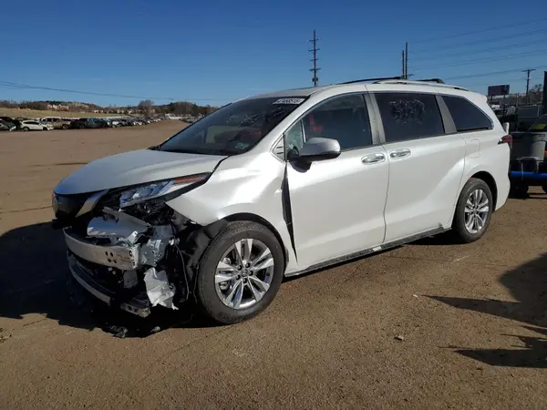 5TDZSFC2RS150362 2024 TOYOTA SIENNA - Image 1