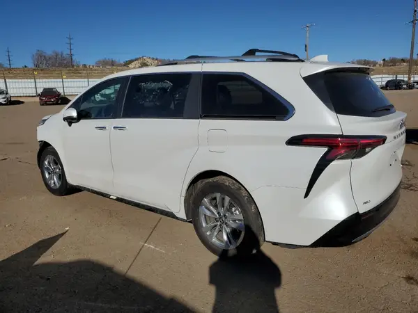5TDZSFC2RS150362 2024 TOYOTA SIENNA - Image 2