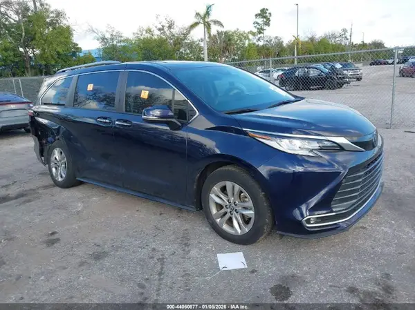 5TDZSKFC0PS099697 2023 TOYOTA SIENNA - Image 1