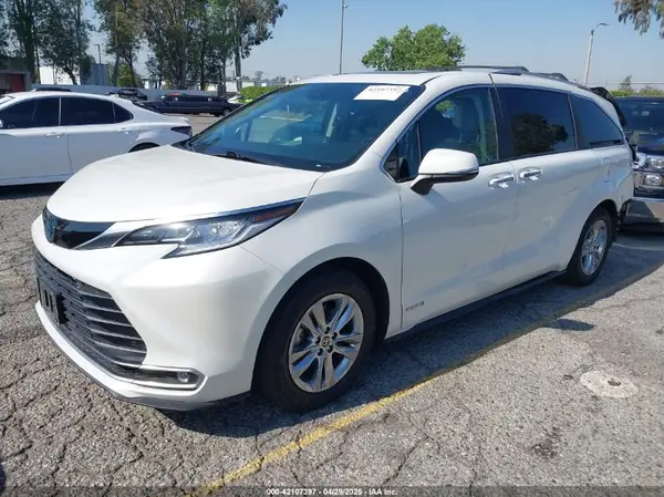 5TDZSKFC1MS025314 2021 TOYOTA SIENNA - Image 2