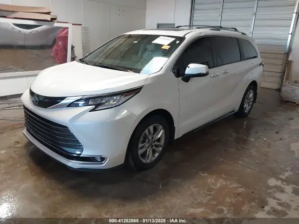 5TDZSKFC1PS090393 2023 TOYOTA SIENNA - Image 2