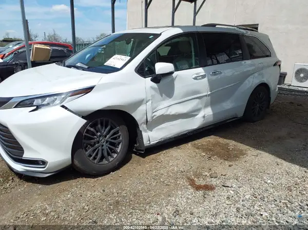 5TDZSKFC2NS041880 2022 TOYOTA SIENNA - Image 2