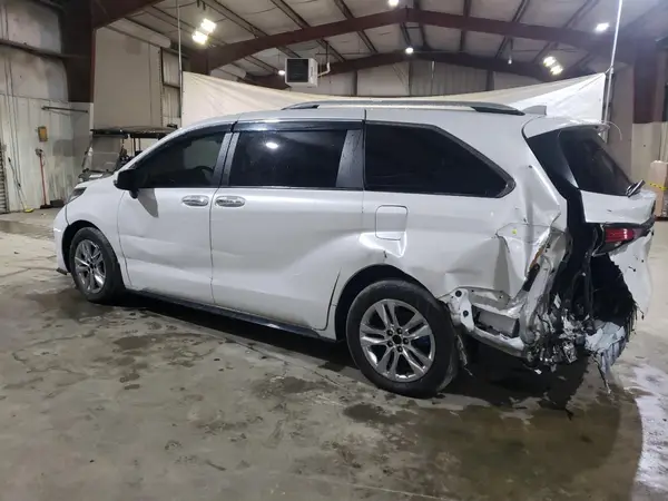 5TDZSKFC2PS106455 2023 TOYOTA SIENNA - Image 2