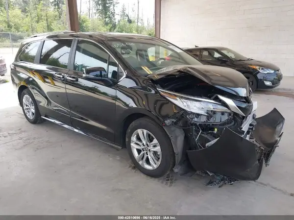 5TDZSKFC2RS125364 2024 TOYOTA SIENNA - Image 1