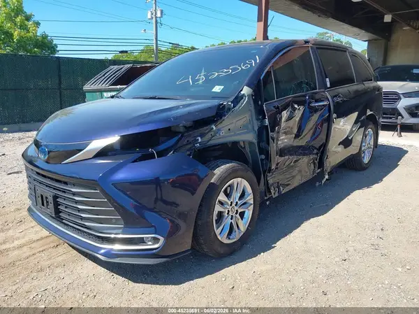 5TDZSKFC2SS163554 2025 TOYOTA SIENNA - Image 2