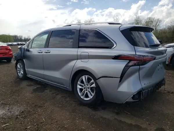 5TDZSKFC2SS164445 2025 TOYOTA SIENNA - Image 2