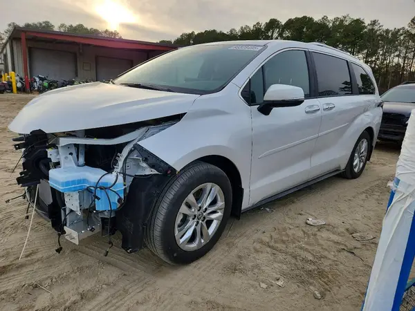 5TDZSKFC2SS201235 2025 TOYOTA SIENNA - Image 1
