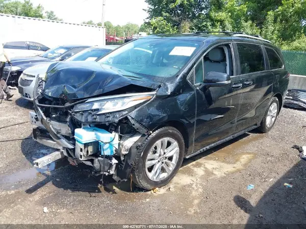 5TDZSKFC3NS044402 2022 TOYOTA SIENNA - Image 2