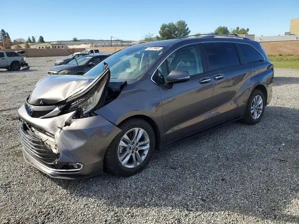 5TDZSKFC3NS048384 2022 TOYOTA SIENNA - Image 1