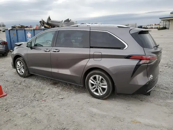 5TDZSKFC3PS092176 2023 TOYOTA SIENNA - Image 2