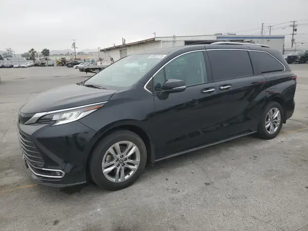 5TDZSKFC3RS123106 2024 TOYOTA SIENNA - Image 1