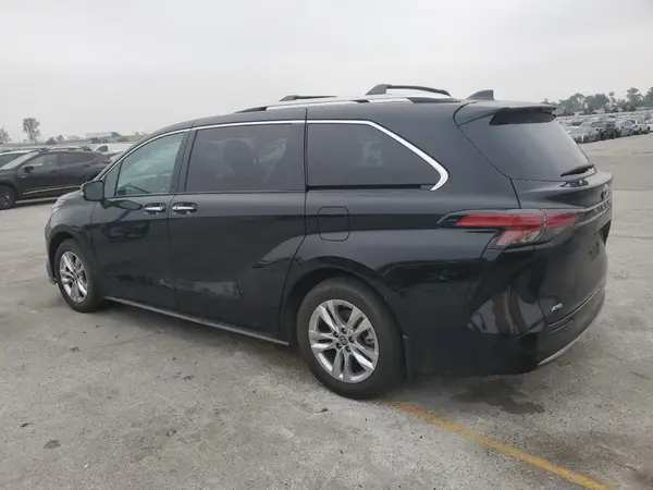 5TDZSKFC3RS123106 2024 TOYOTA SIENNA - Image 2