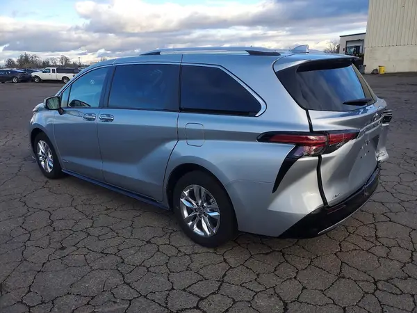 5TDZSKFC4MS013898 2021 TOYOTA SIENNA - Image 2